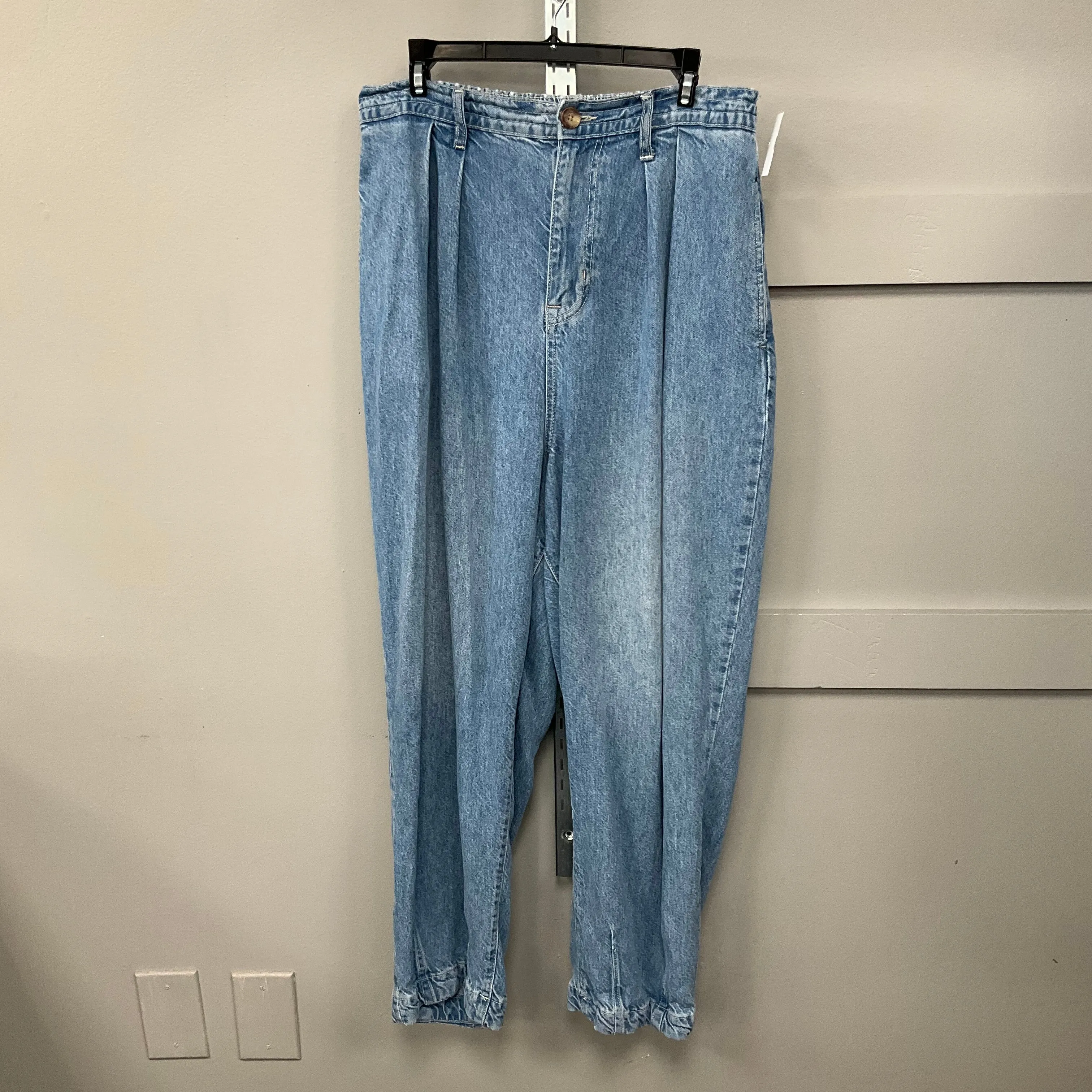 JEANS STRAIGHT by WE THE FREE In BLUE DENIM. Size: L