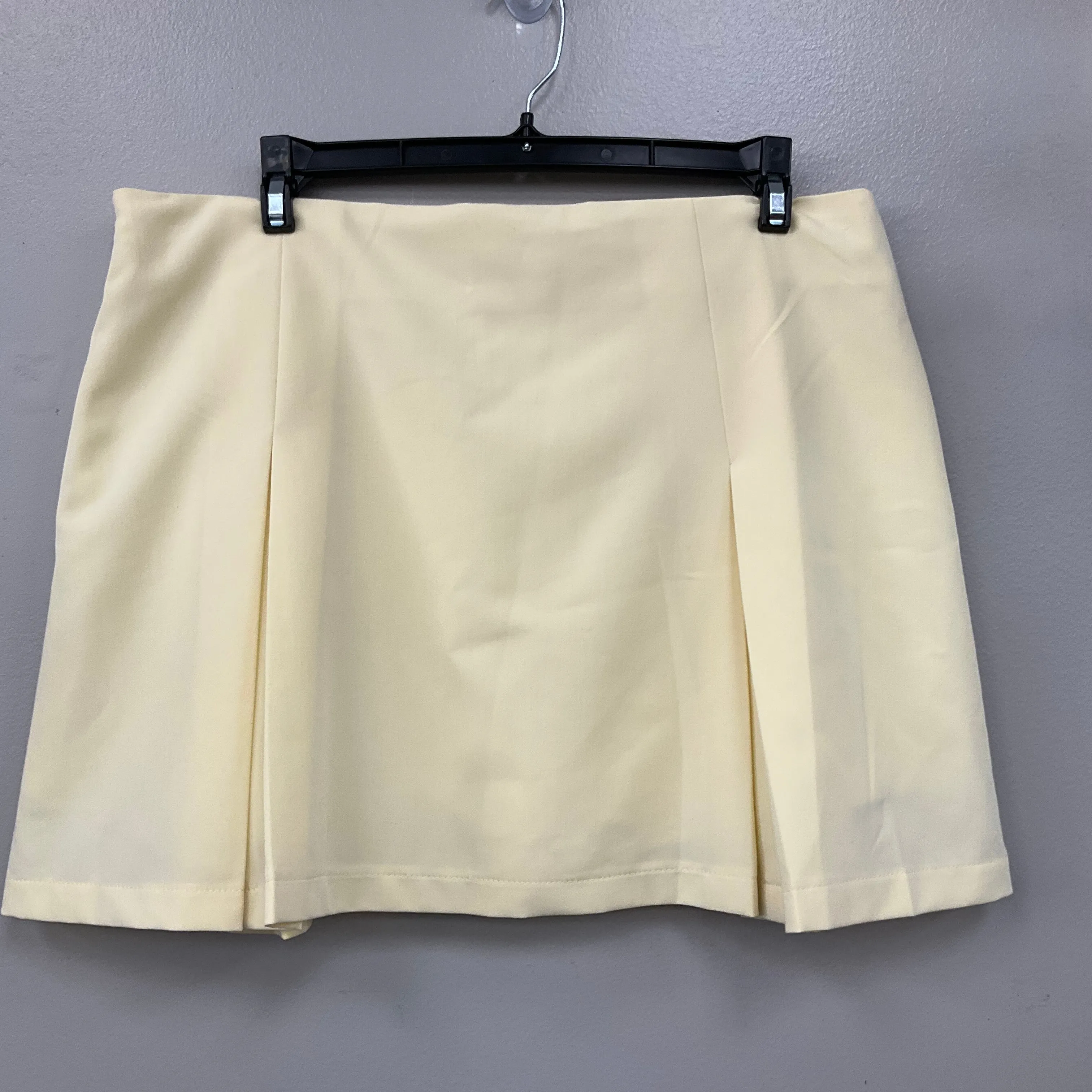 SKIRT MINI & SHORT by ALTARD STATE In YELLOW. Size: XL