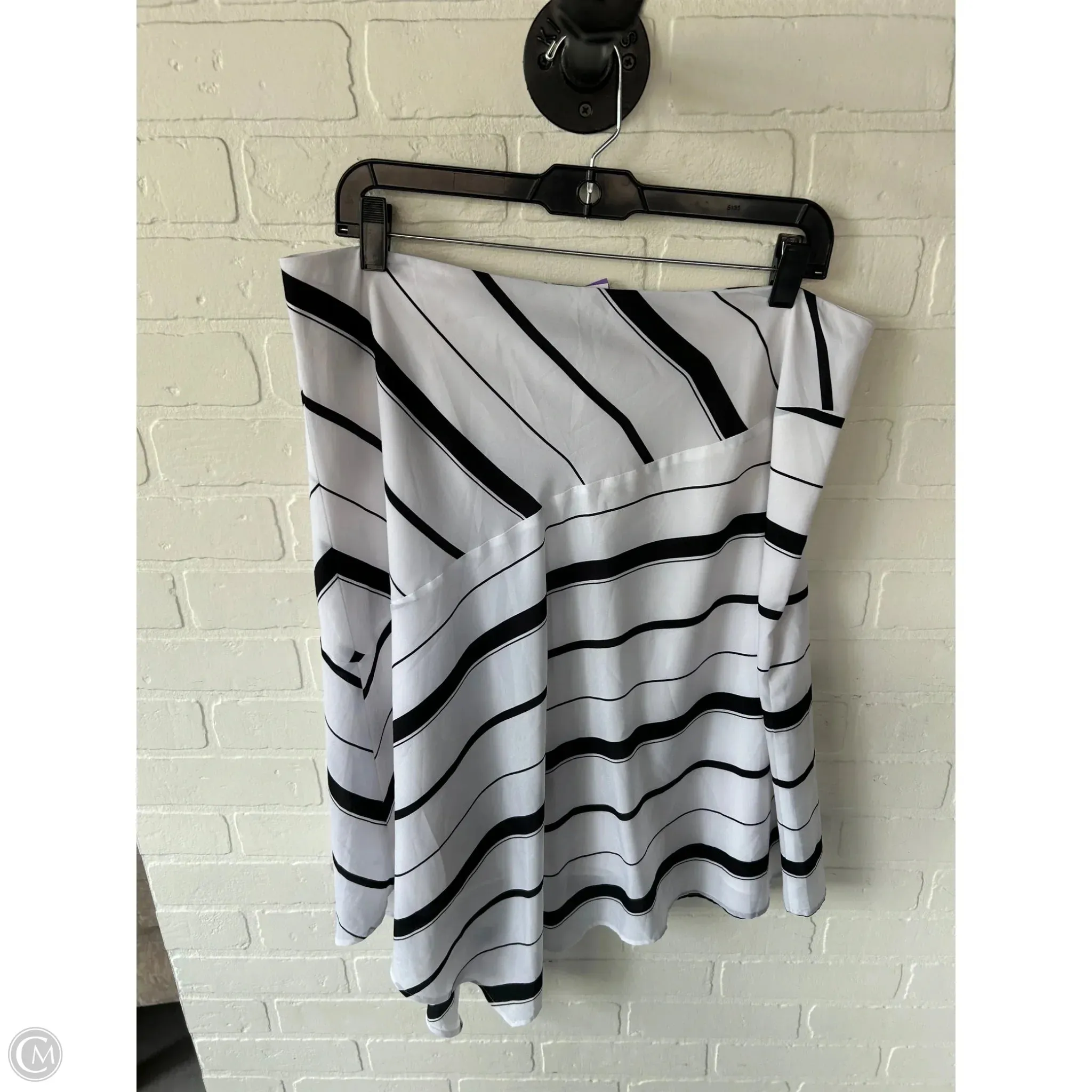 Skirt Mini & Short By Banana Republic In Black & White. Size: 12
