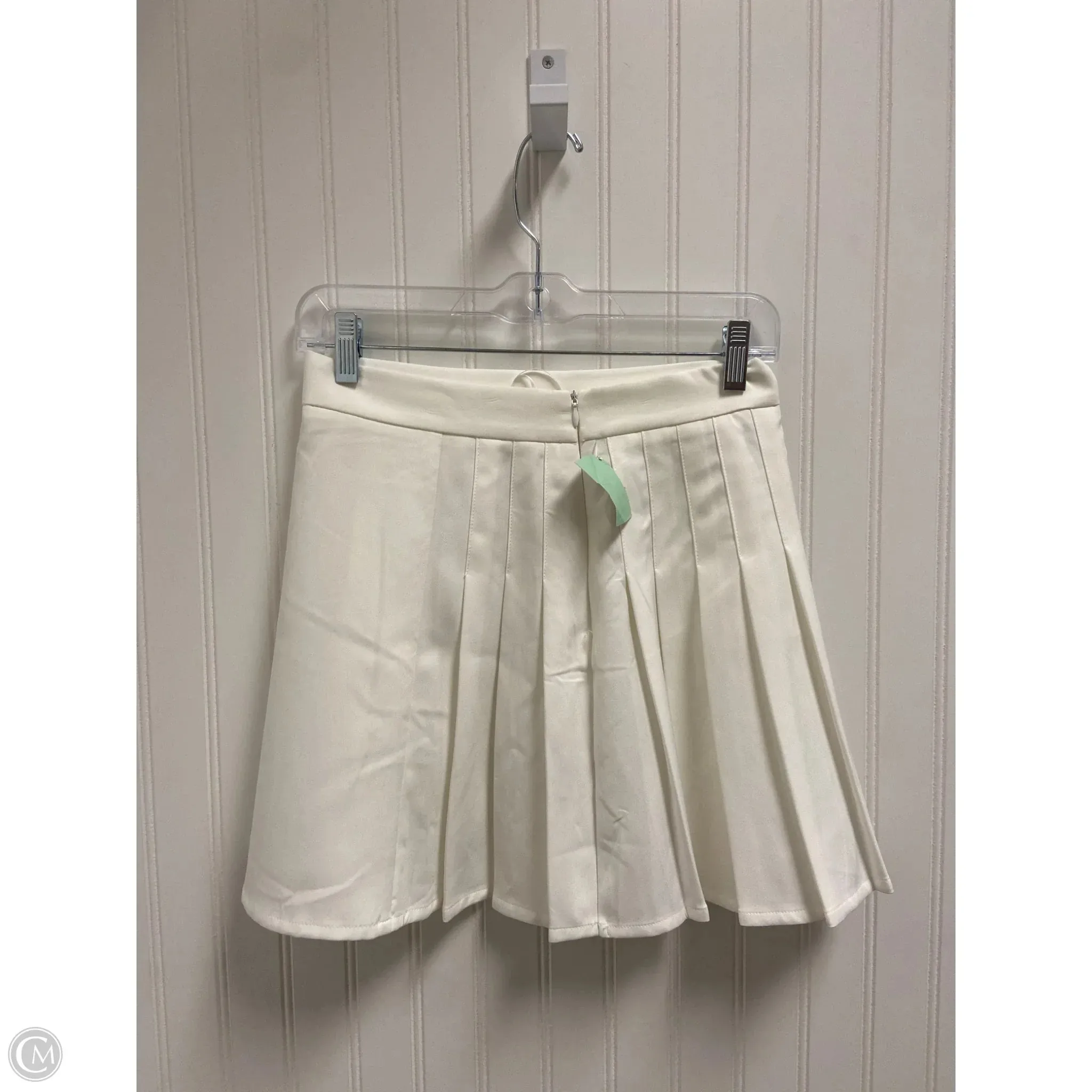 Skirt Mini & Short By Clothes Mentor In White. Size: 4
