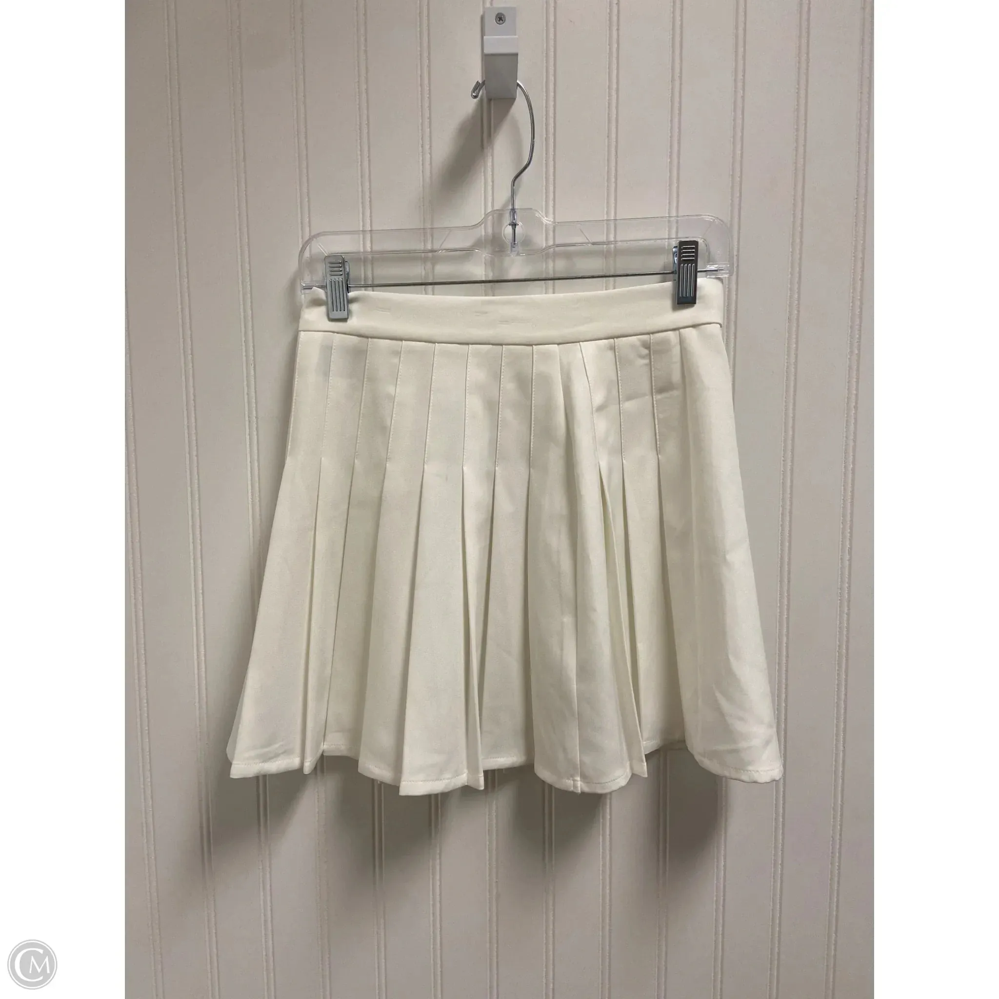 Skirt Mini & Short By Clothes Mentor In White. Size: 4